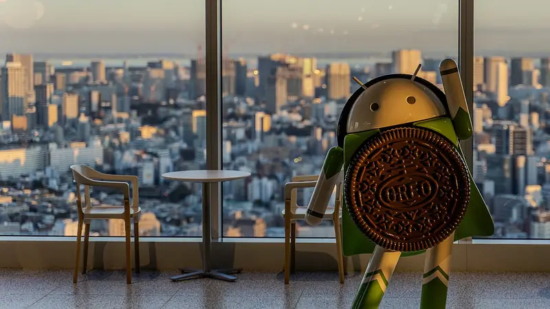 La statue géante du Bugdroid aux couleurs d'Oreo, la version 8 d'Android, dans des locaux de Google.