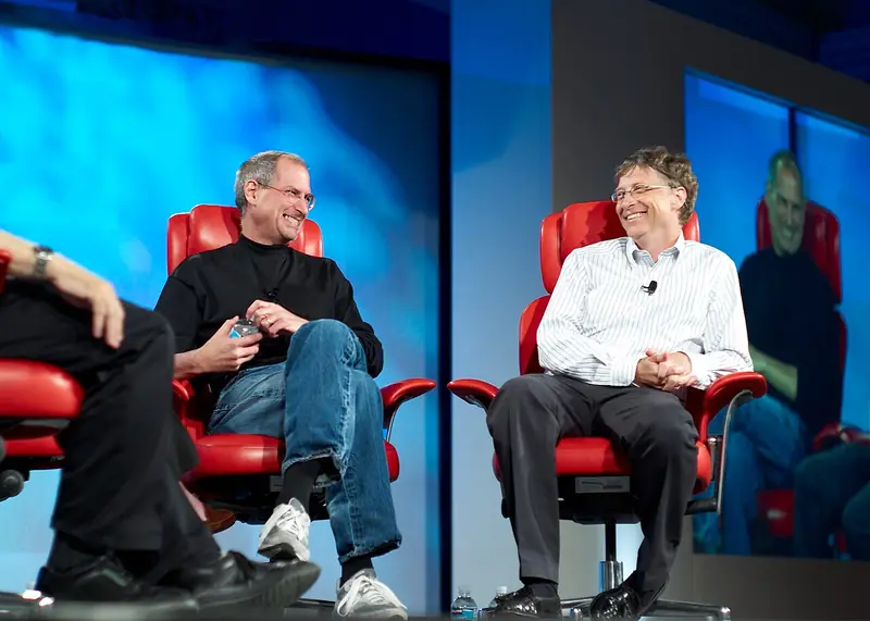 Steve Jobs et Bill Gates côte à côte à la conférence D5: All Things Digital, en mai 2007, quelques semaines avant la sortie du premier iPhone.