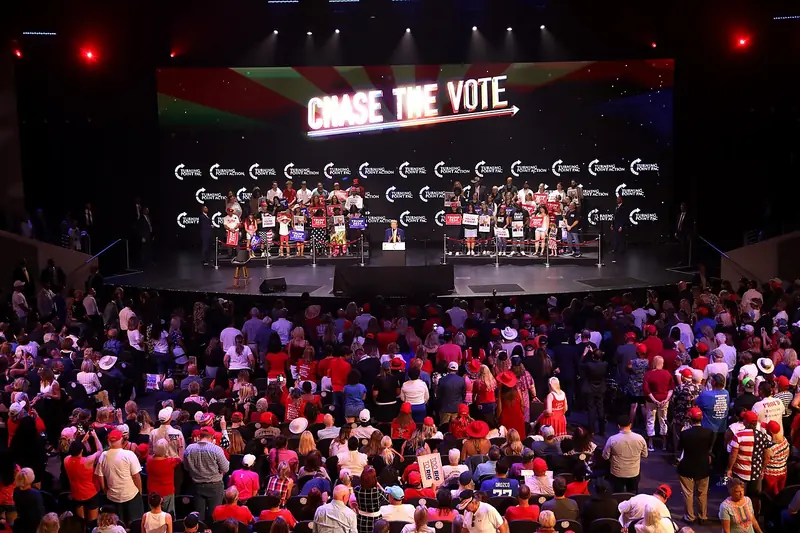 Donald Trump face à ses partisans lors d'un meeting de campagne à Phoenix, en Arizona, en juin 2024.