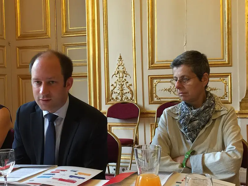 Les sénateurs Corinne Bouchoux et Loïc Hervé présentent en juillet 2015 leur rapport d'information sur le bilan de la Hadopi.