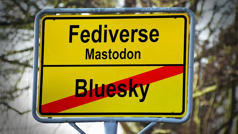 Panneau symbolique de 2024 : on entre dans le Fediverse et Mastodon, on quitte Bluesky, deux des refuges des déçus de Twitter.