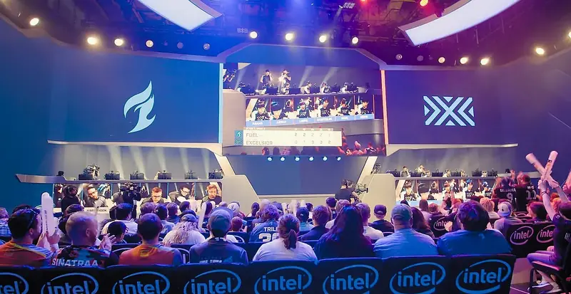 Un match de l'Overwatch League en 2019 : Dallas Fuel contre New York Excelsior à la Blizzard Arena.