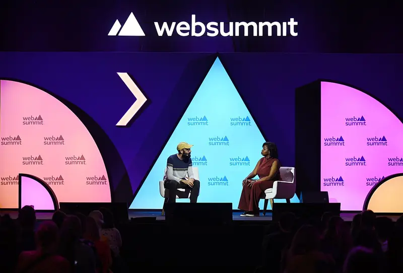Jack Conte, cofondateur et patron de Patreon, sur scène au Web Summit de Lisbonne en novembre 2024.