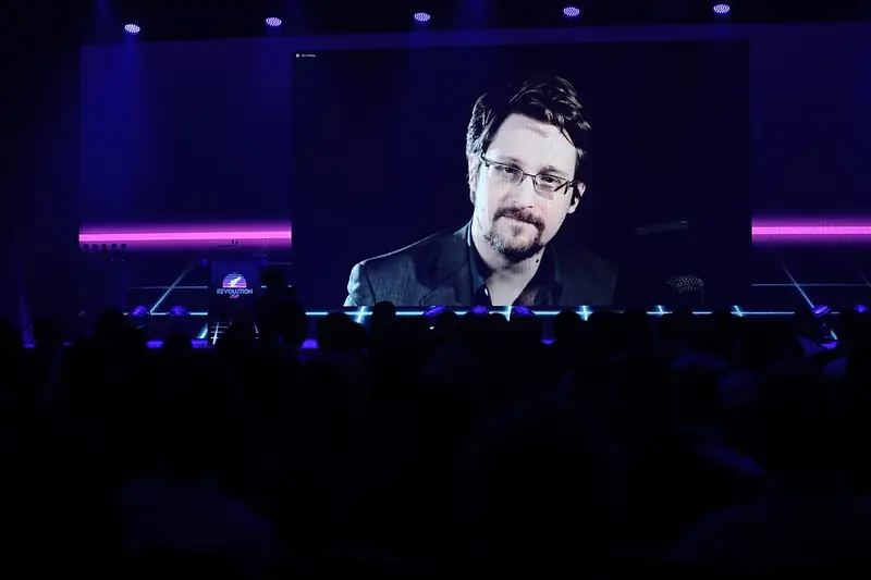 Edward Snowden, toujours exilé en Russie, s'exprime par vidéo lors d'une conférence en Floride en 2021.